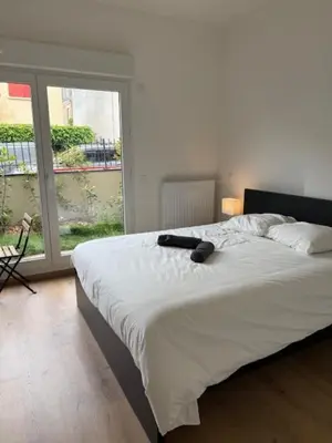 Un ou plusieurs lits dans un hébergement de l'établissement Studio, private garden in Malakoff