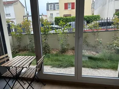 Balcon ou terrasse dans l'établissement Studio, private garden in Malakoff