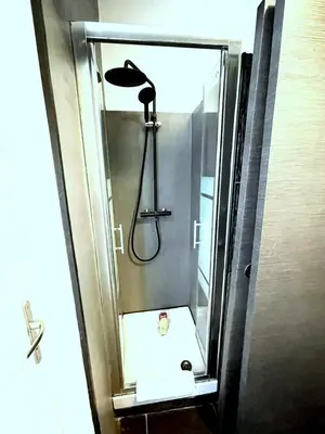 Salle de bains dans l'établissement Bercy Arena