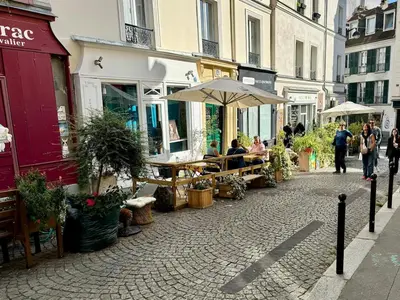 Clients de l'établissement Private garden in Montmartre
