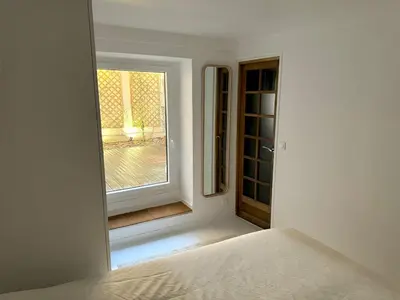 Un ou plusieurs lits dans un hébergement de l'établissement Private garden in Montmartre
