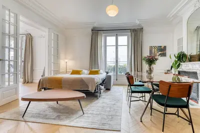 Coin salon dans l'établissement Wonderful AC Apartment Terrace Madeleine Opera