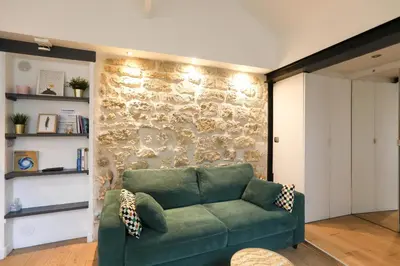 Coin salon dans l'établissement Charming studio in the 17th ideal for 2