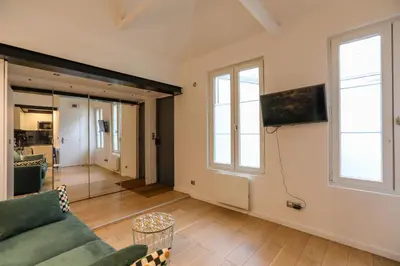 Cuisine ou kitchenette dans l'établissement Charming studio in the 17th ideal for 2