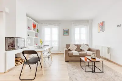 Coin salon dans l'établissement T2 lumineux avec balcon - Calme, vue dégagée