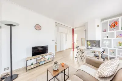 Télévision ou salle de divertissement dans l'établissement T2 lumineux avec balcon - Calme, vue dégagée
