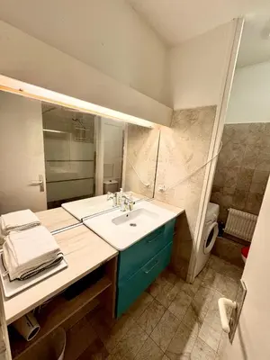 Salle de bains dans l'établissement Le Berri Chic Studio-Steps from Champs-Élysées
