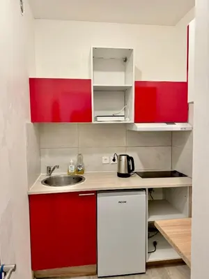 Cuisine ou kitchenette dans l'établissement Le Berri Chic Studio-Steps from Champs-Élysées