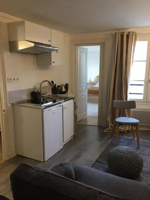 Cuisine ou kitchenette dans l'établissement 2 pieces Paris centre Marais