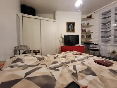 Télévision ou salle de divertissement dans l'établissement Mon Art Studio - Montmartre - Sacré-Cœur - Paris