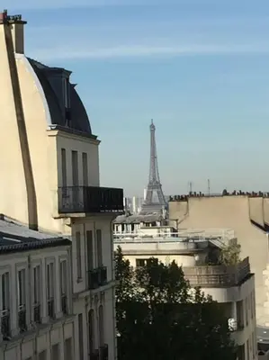 Vue générale sur Paris ou vue de la ville depuis le séjour chez l'habitant