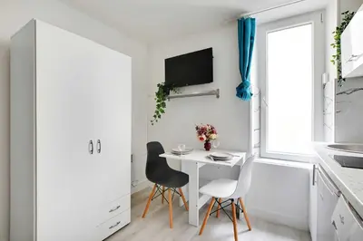 Cuisine ou kitchenette dans l'établissement Cozy Studio in the heart of the Marais