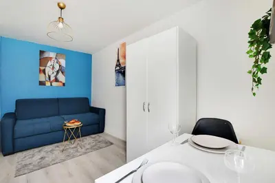 Coin salon dans l'établissement Cozy Studio in the heart of the Marais