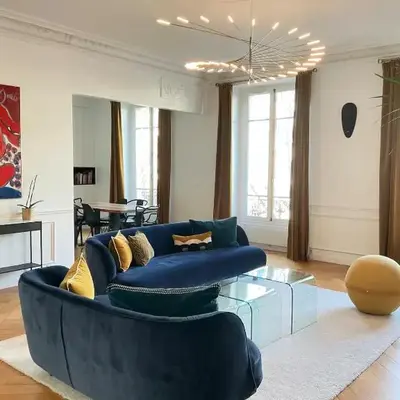 Spacious 150sqm luxury apartment in Paris center