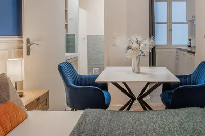 Coin salon dans l'établissement Studio Douillet pour 2 au Cœur de Montmartre - IV
