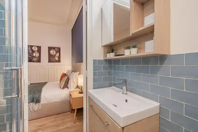 Un ou plusieurs lits dans un hébergement de l'établissement Studio Douillet pour 2 au Cœur de Montmartre - IV