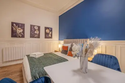 Un ou plusieurs lits dans un hébergement de l'établissement Studio Douillet pour 2 au Cœur de Montmartre - IV