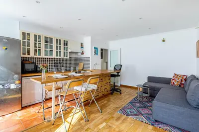 Cuisine ou kitchenette dans l'établissement GuestReady - Paris getaway in La Chapelle