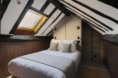Un ou plusieurs lits dans un hébergement de l'établissement AC Apartment 2BR 6P - Notre-Dame de Paris