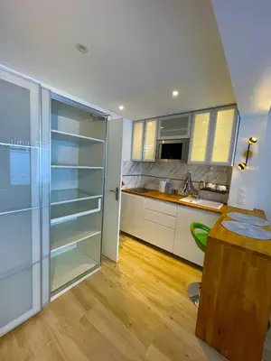 Cuisine ou kitchenette dans l'établissement Studio spacieux avec terrasse privée, clim et parking payants