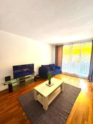 Télévision ou salle de divertissement dans l'établissement Grand Appartement Tour Eiffel Place Barcelone