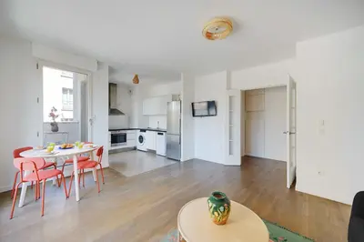 Cuisine ou kitchenette dans l'établissement Charming apartment - 2BR-4P- Balcony- Malakoff