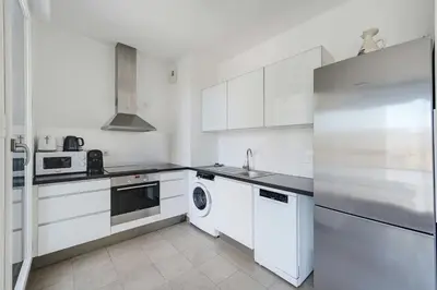 Cuisine ou kitchenette dans l'établissement Charming apartment - 2BR-4P- Balcony- Malakoff