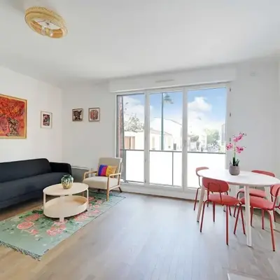 Charming apartment - 2BR-4P- Balcony- Malakoff