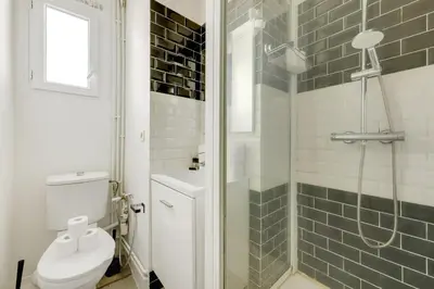 Salle de bains dans l'établissement Paris City Center Vibrant