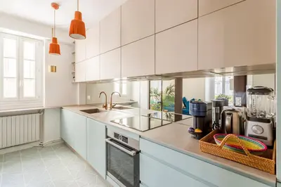Cuisine ou kitchenette dans l'établissement Boi Cozy Charming Apartment Trocadero