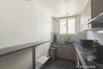 Cuisine ou kitchenette dans l'établissement Superb 2 Elegant Room in the Heart of Paris’ 8th District