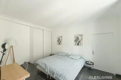 Un ou plusieurs lits dans un hébergement de l'établissement Superb 2 Elegant Room in the Heart of Paris’ 8th District