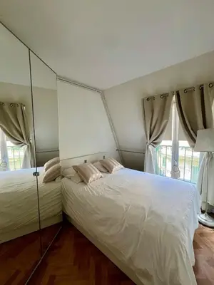 Un ou plusieurs lits dans un hébergement de l'établissement Charming Parisian apartment