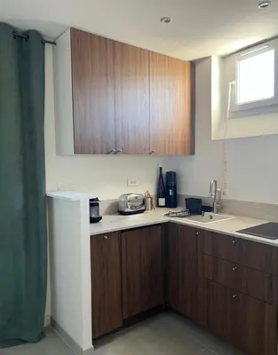 Cuisine ou kitchenette dans l'établissement Cosy Parisian flat in the 9th