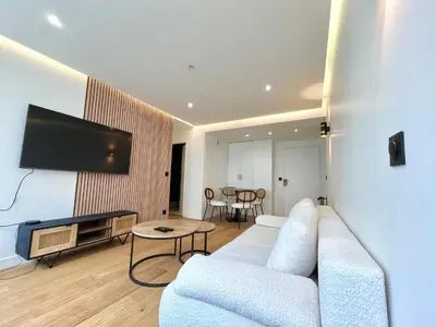 Télévision ou salle de divertissement dans l'établissement Nice Flat in West Paris, near Seine