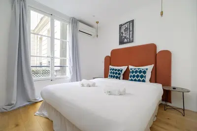 Un ou plusieurs lits dans un hébergement de l'établissement Apartment with AC - 2BDR-6PAX - Champs Élysées