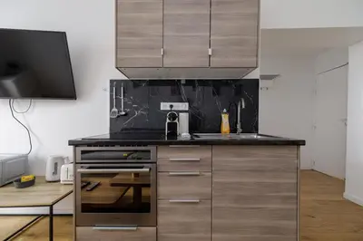 Cuisine ou kitchenette dans l'établissement Apartment with AC - 2BDR-6PAX - Champs Élysées
