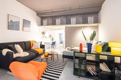 Coin salon dans l'établissement Saint-Honore - Art Deco Flat - Sleeps 5P