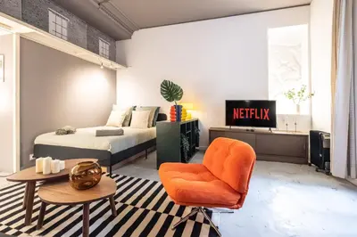 Un ou plusieurs lits dans un hébergement de l'établissement Saint-Honore - Art Deco Flat - Sleeps 5P