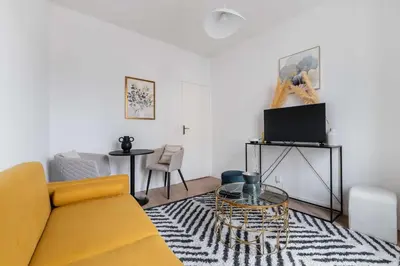 Télévision ou salle de divertissement dans l'établissement Appartement 40m2 Parc des Expositions - 6P