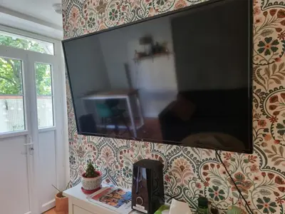 Télévision ou salle de divertissement dans l'établissement EXIGEHOME-Large studio with terrace 15 min Paris-La Défense