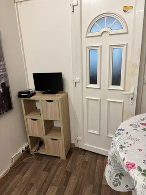 Télévision ou salle de divertissement dans l'établissement Bien venu au studio B