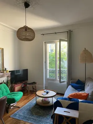 Coin salon dans l'établissement Cozy 2-room Haussmann Apartment - Buttes Chaumont
