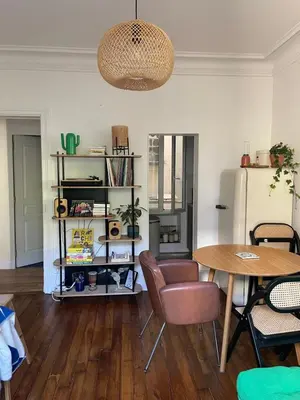 Coin salon dans l'établissement Cozy 2-room Haussmann Apartment - Buttes Chaumont