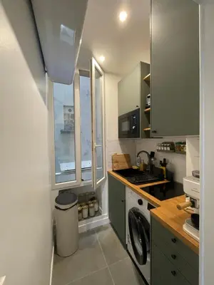 Cuisine ou kitchenette dans l'établissement Cozy 2-room Haussmann Apartment - Buttes Chaumont