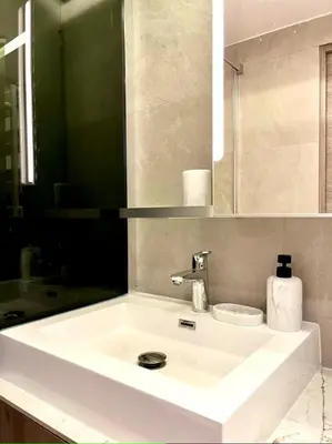 Salle de bains dans l'établissement Appartement moderne et rénové au coeur de Paris