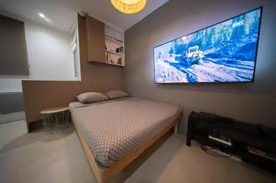 Télévision ou salle de divertissement dans l'établissement Charming Aparment in Paris 5th - 4 Beds for 6 Guests