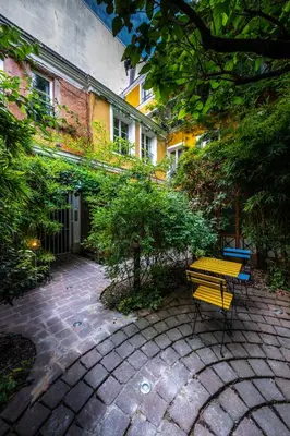 Jardin de l'établissement Les Patios du Marais 2