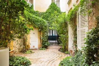 Jardin de l'établissement Les Patios du Marais 2