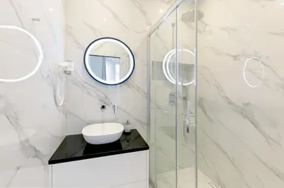Salle de bains dans l'établissement Suite Bauchart - Havre de paix aux Champs-Élysées
